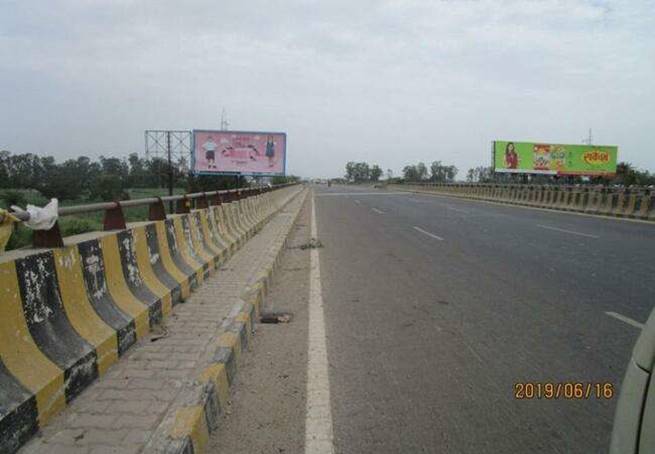 Outdoor Advertising image