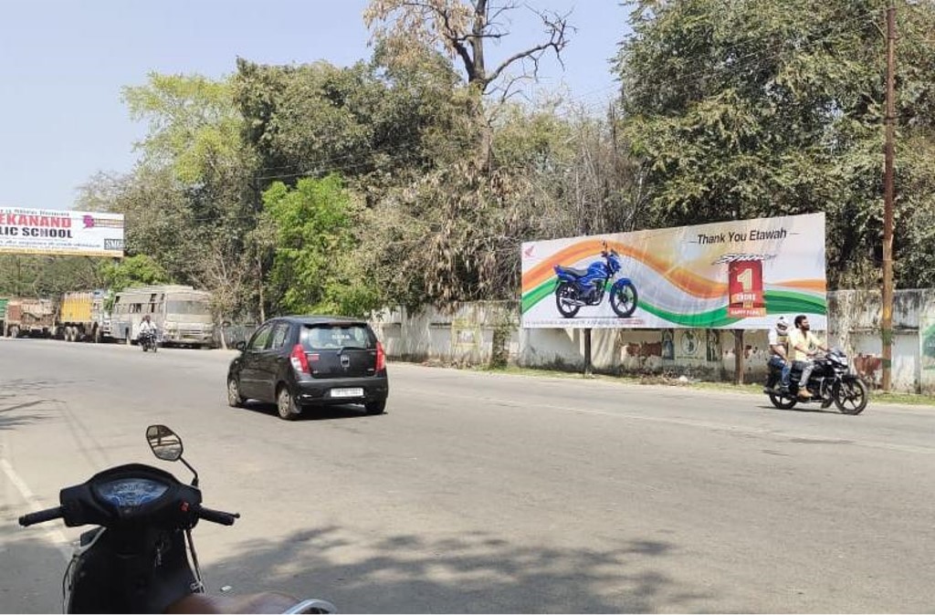 Outdoor Advertising image