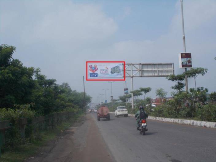 Cantilever Unipole - Golden Chowkadi to City Entrance, Vadodara, Gujarat Cantilever Unipole - Golden Chowkadi to City Entrance, Vadodara, Gujarat