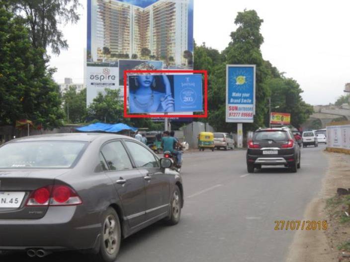 Unipole - Ellora Park to Center square Mall, Vadodara, Gujarat Unipole - Ellora Park to Center square Mall, Vadodara, Gujarat