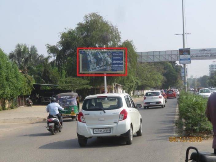 Unipole - O P Road to Akshar chowk, Vadodara, Gujarat Unipole - O P Road to Akshar chowk, Vadodara, Gujarat