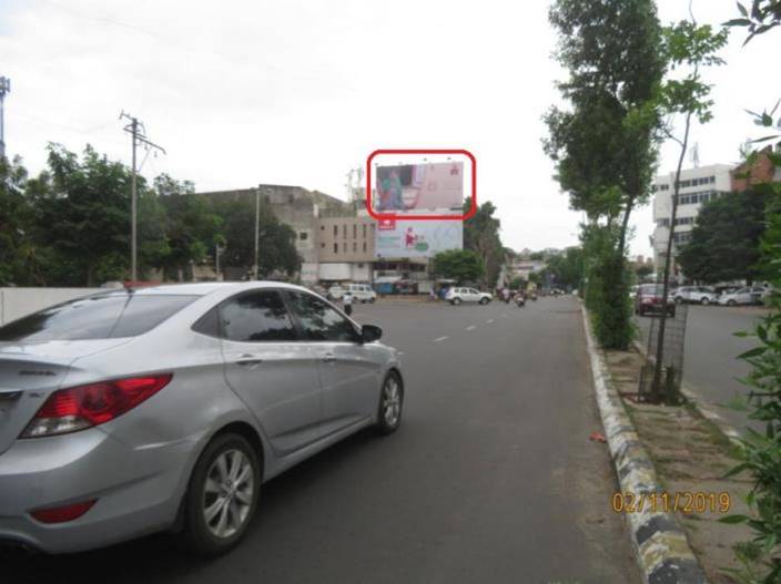 Billboard - Railway Station To Kalaghoda, Vadodara, Gujarat Billboard - Railway Station To Kalaghoda, Vadodara, Gujarat