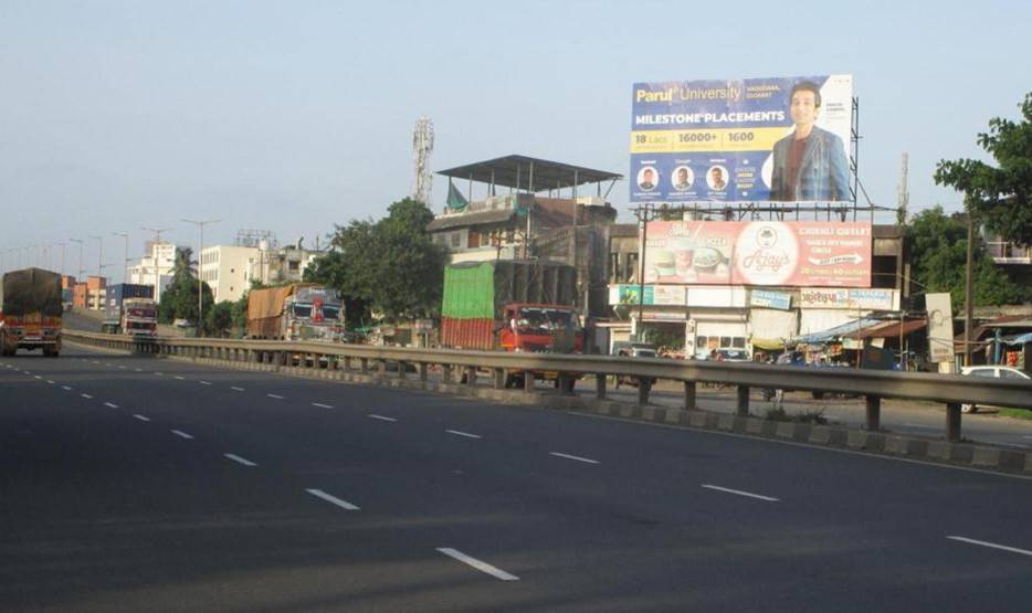 Billboard - Chikhli, NH8, Gujarat Billboard - Chikhli, NH8, Gujarat