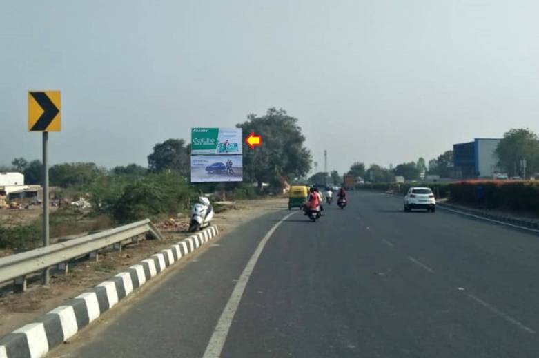 Billboard - National Highway No. 8, Nadiad, Gujarat Billboard - National Highway No. 8, Nadiad, Gujarat