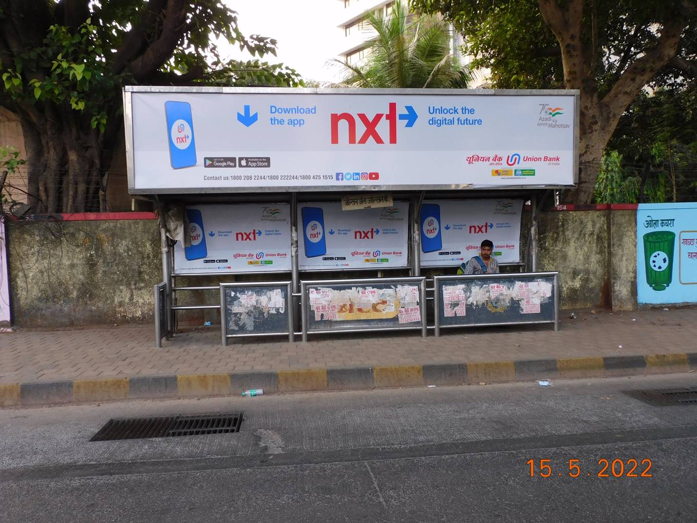 Bus Queue Shelter - L.B.S. Road - Mulund Opp. Johnson & Johnson,   Mulund,   Mumbai,   Maharashtra