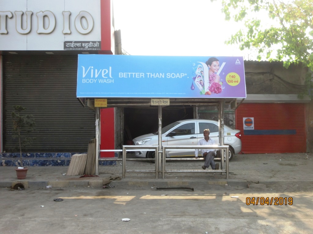 Bus Queue Shelter - After Cheda Nagar - Pwd Ground,   Chembur,   Mumbai,   Maharashtra