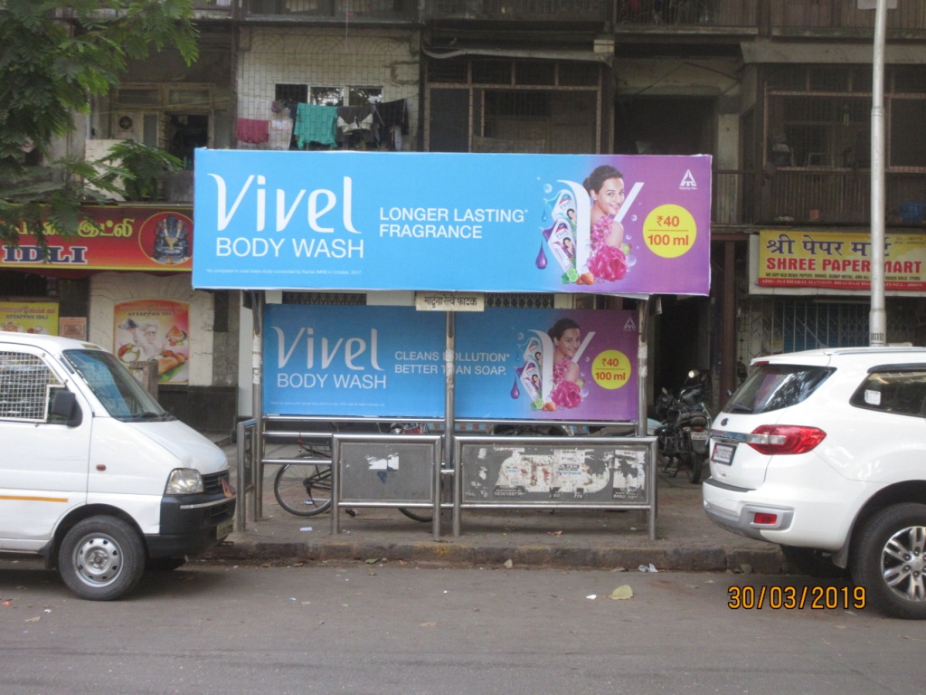 Bus Queue Shelter - Bhau Daji Road - Matunga Rly Phatak,   Matunga Central,   Mumbai,   Maharashtra
