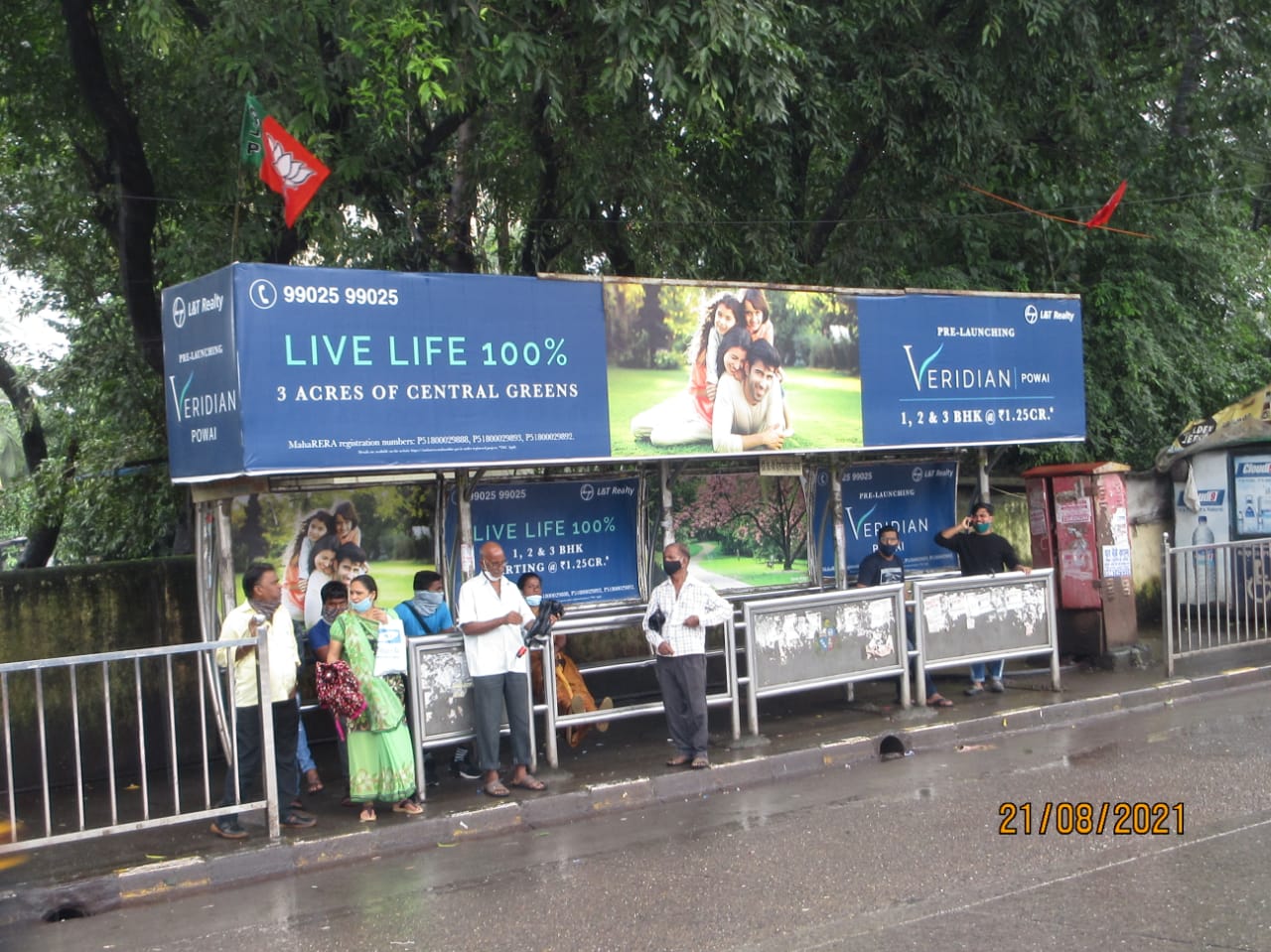 Bus Queue Shelter - L. B. S. Road - Bhandup Sonapur,   Bhandup (W),   Mumbai,   Maharashtra