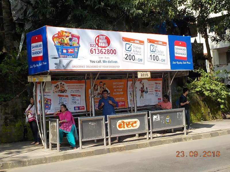 Bus Queue Shelter - V. N. Purav Road - Maitri Park,   Chembur,   Mumbai,   Maharashtra