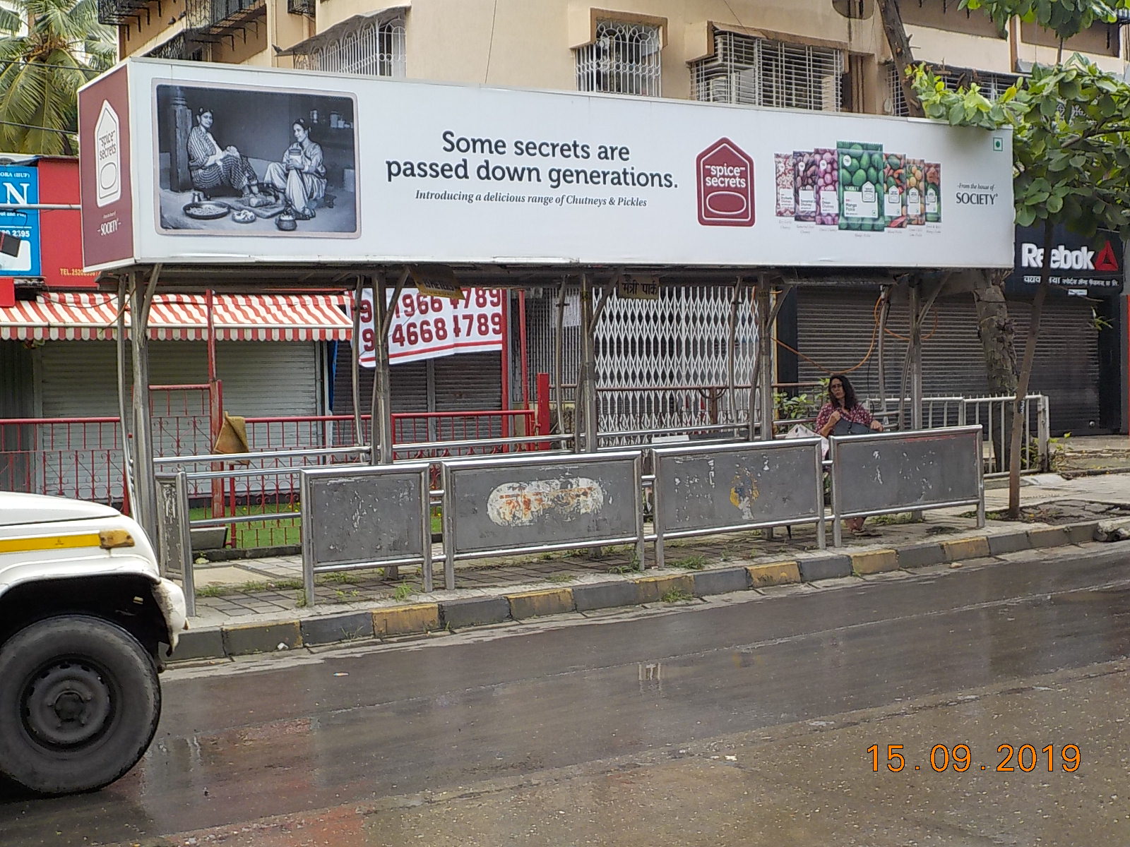 Bus Queue Shelter - V. N. Purav Road - Maitri Park, Chembur, Mumbai, Maharashtra Bus Queue Shelter - V. N. Purav Road - Maitri Park, Chembur, Mumbai, Maharashtra