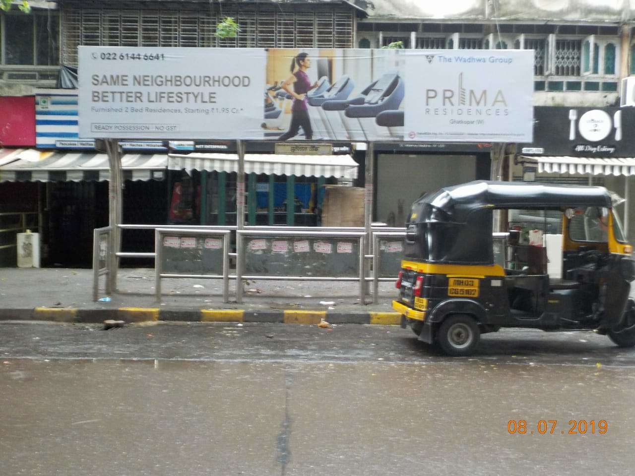 Bus Queue Shelter - R. B. Mehta Road - Zulelal Chowk,   Ghatkopar (E),   Mumbai,   Maharashtra
