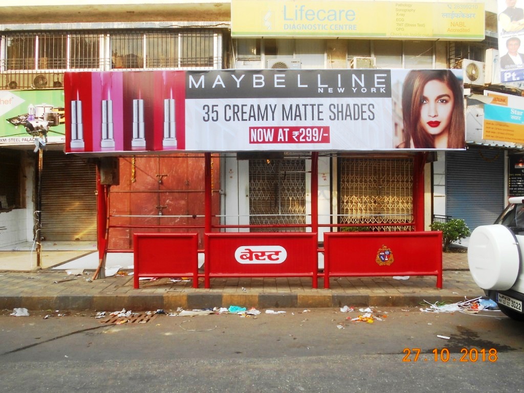 Bus Queue Shelter - Yari Market - Yari Road,   Andheri West,   Mumbai,   Maharashtra