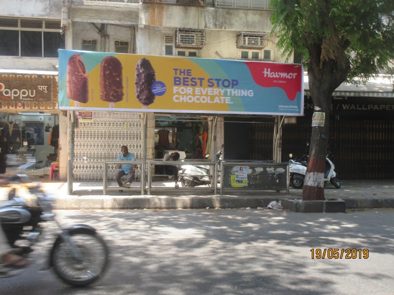 Bus Queue Shelter - M. G. Road - Ambaji Dham,   Mulund (W),   Mumbai,   Maharashtra