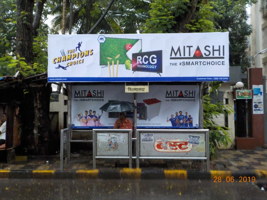 Bus Queue Shelter - Near Amboli Naka - Filmalaya,   Andheri West,   Mumbai,   Maharashtra