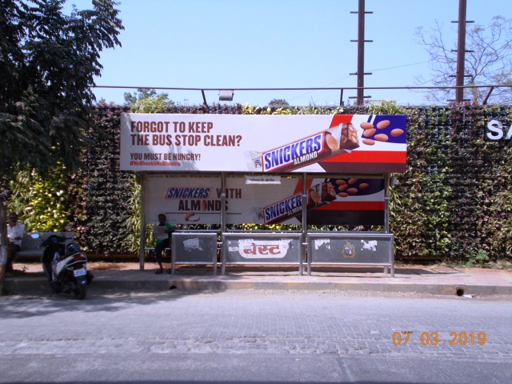 Bus Queue Shelter - - Rameshwar Co-Op Bank,   Borivali West,   Mumbai,   Maharashtra