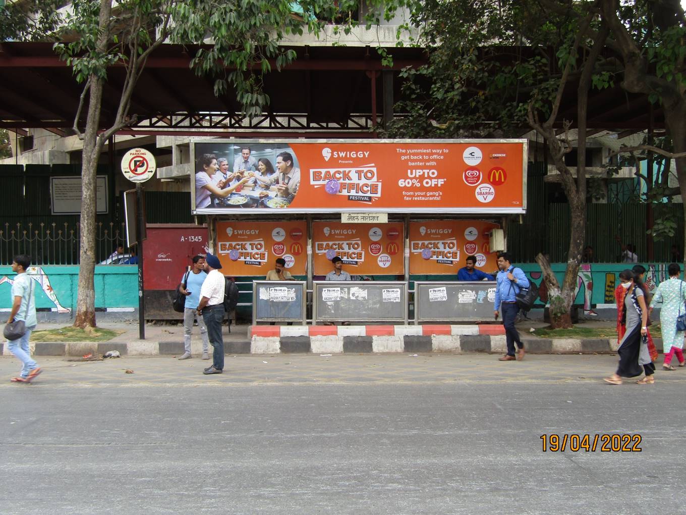 Bus Queue Shelter - Dr. Annie Besant Road - Nehru Planetorium Poonam Chambers, Worli, Mumbai, Maharashtra Bus Queue Shelter - Dr. Annie Besant Road - Nehru Planetorium Poonam Chambers, Worli, Mumbai, Maharashtra