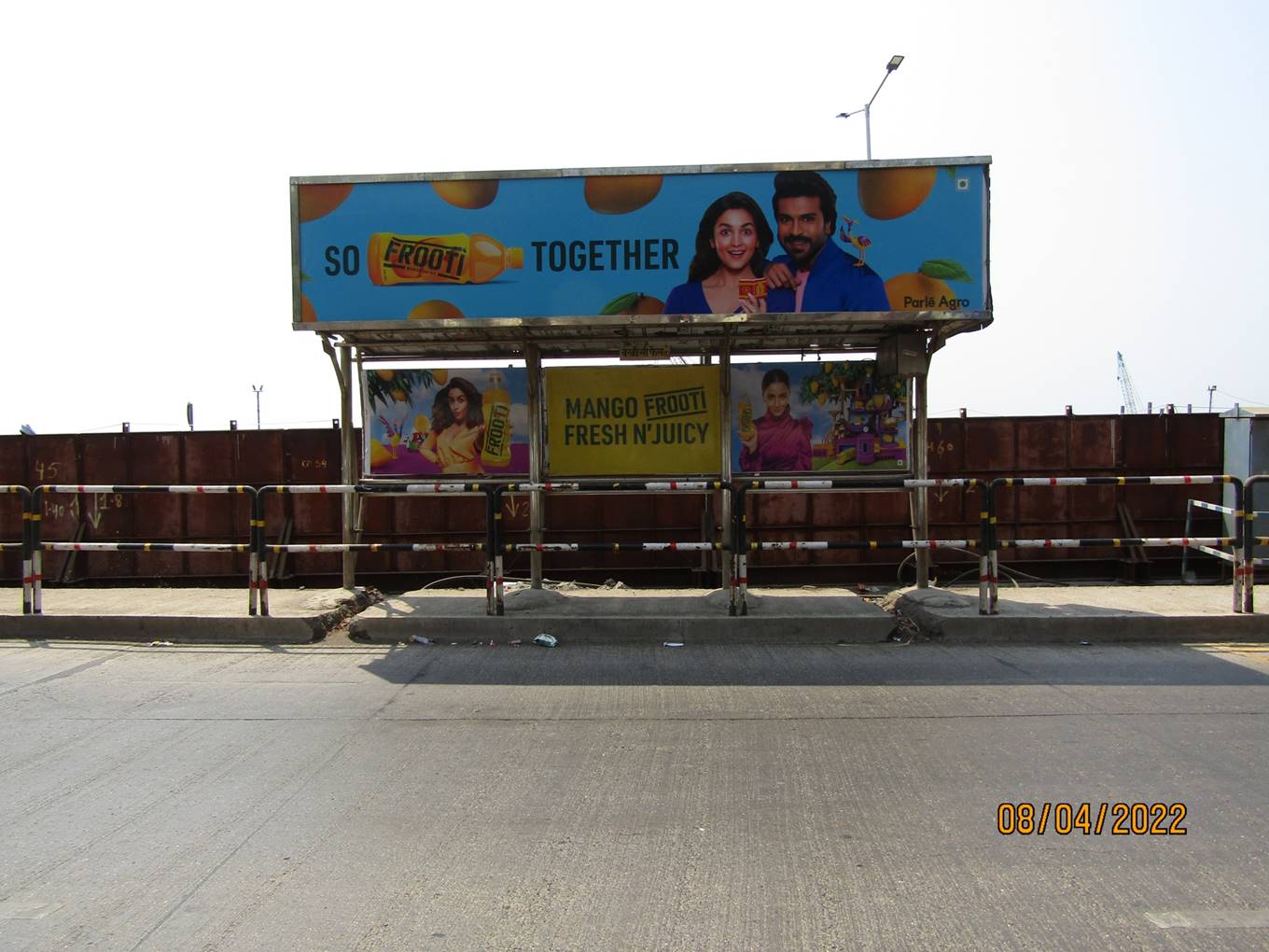 Bus Queue Shelter - Khan Abdul Gaffar Khan Rd. - Worli Sea Face (South),   Worli Seaface,   Mumbai,   Maharashtra
