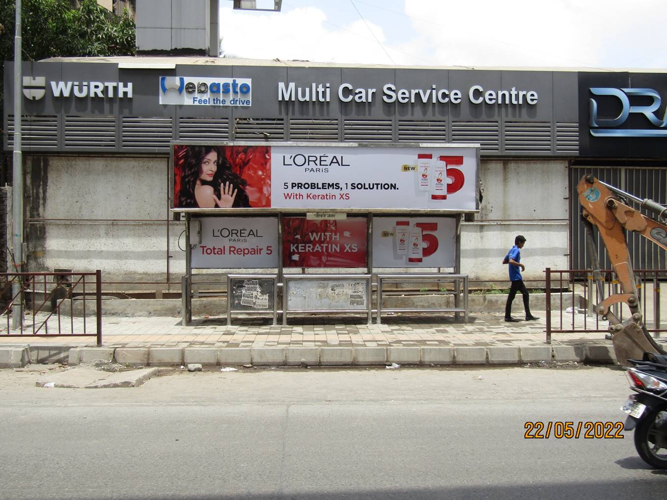 Bus Queue Shelter - Link Road - Jeevan Nagar Opp. Star Bazaar, Andheri W, Mumbai, Maharashtra Bus Queue Shelter - Link Road - Jeevan Nagar Opp. Star Bazaar, Andheri W, Mumbai, Maharashtra