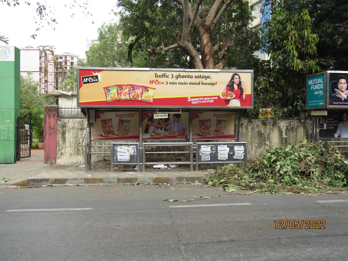 Bus Queue Shelter - Lokhandwala Road - Swami Samarth Nagar - 1,   Andheri W,   Mumbai,   Maharashtra