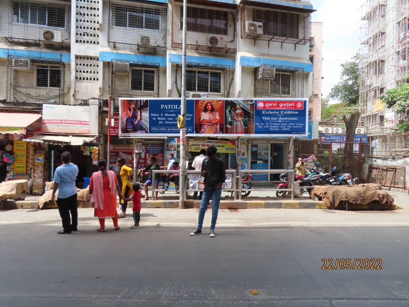 Bus Queue Shelter - Andheri Kurla Road - Andheri E - Prakash Studio, Andheri (E), Mumbai, Maharashtra Bus Queue Shelter - Andheri Kurla Road - Andheri E - Prakash Studio, Andheri (E), Mumbai, Maharashtra