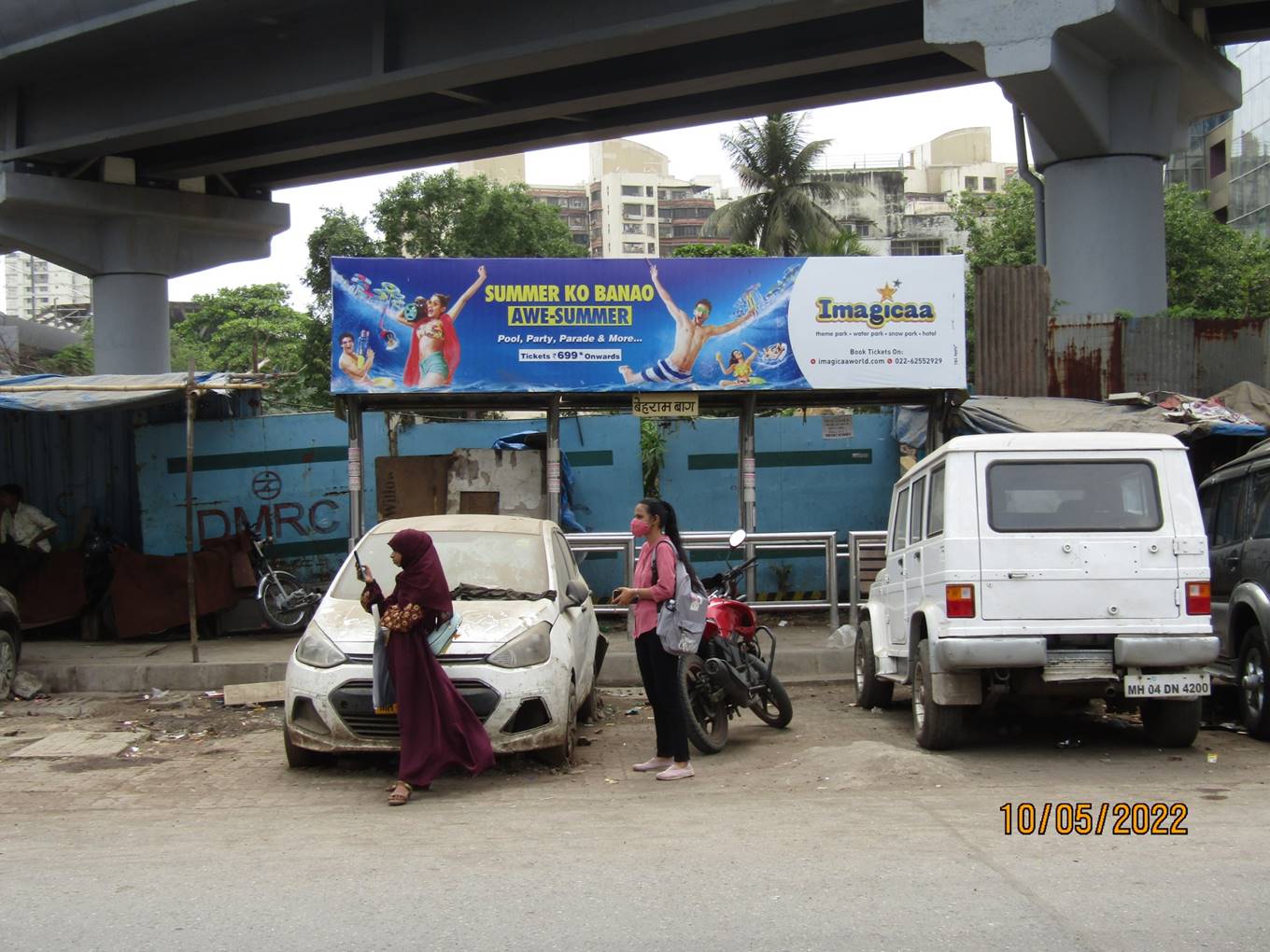 Bus Queue Shelter - Link Road - Behram Baug,   Jogeshwari W,   Mumbai,   Maharashtra