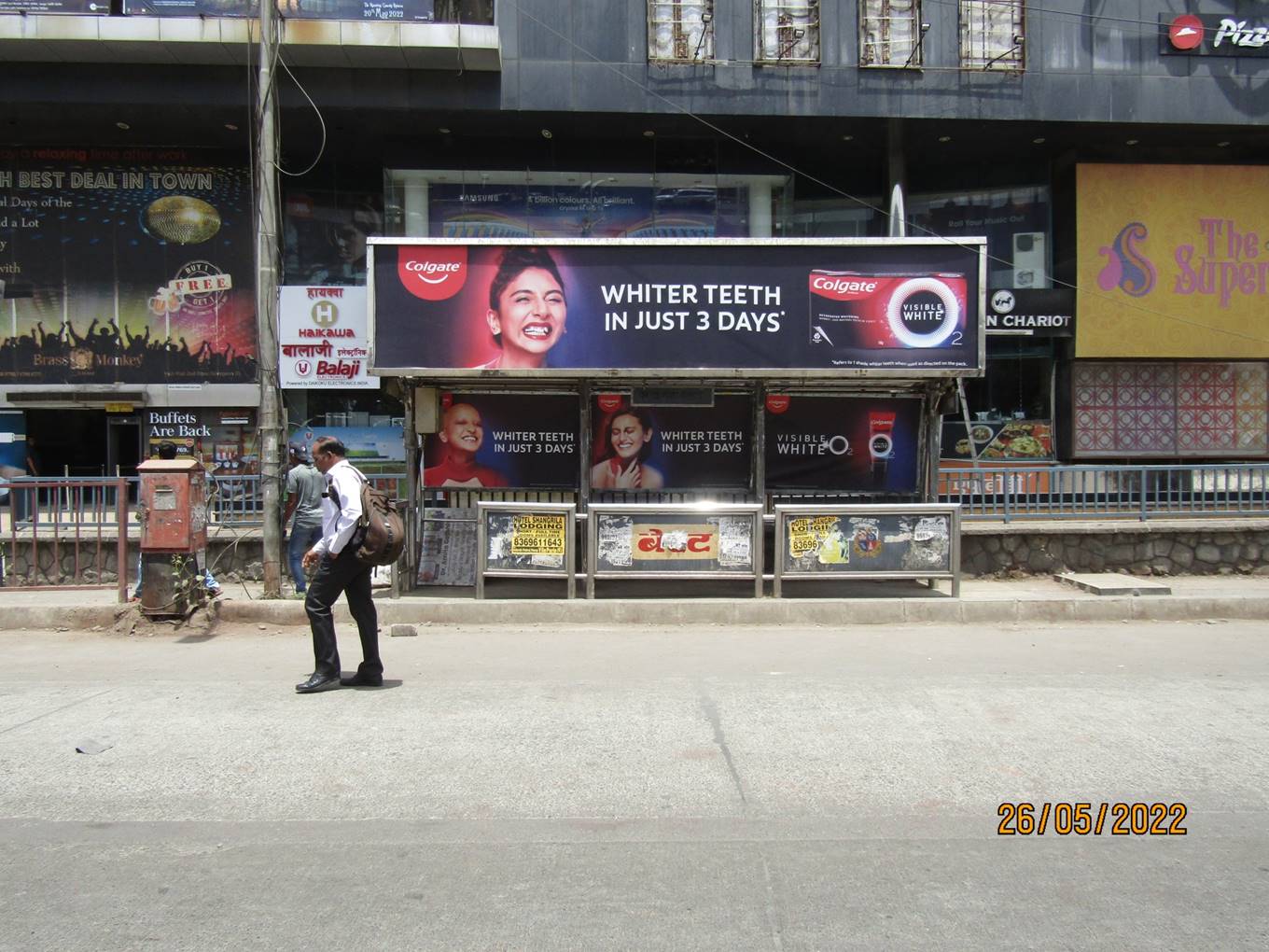Bus Queue Shelter - Service Road - Goregaon outside Hub Mall,   Goregaon E,   Mumbai,   Maharashtra