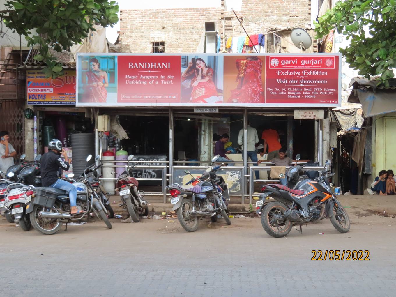 Bus Queue Shelter - Link Road - Janata colony, DN, Malad (W), Mumbai, Maharashtra Bus Queue Shelter - Link Road - Janata colony, DN, Malad (W), Mumbai, Maharashtra