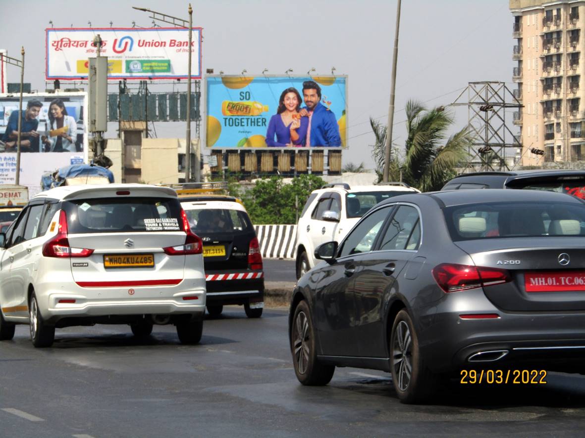 Billboard - WEH Vakola Flyover ET - Vakola Flyover Towards Airport & Western Suburbs - RHS, Western Express Highway, Mumbai, Maharashtra Billboard - WEH Vakola Flyover ET - Vakola Flyover Towards Airport & Western Suburbs - RHS, Western Express Highway, Mumbai, Maharashtra