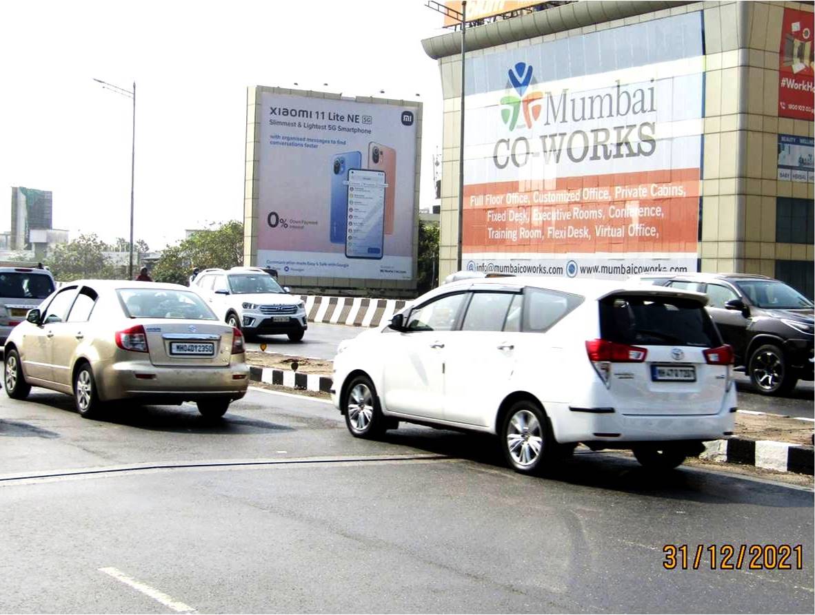 Billboard - WEH Andheri Jog Flyover MT - WEH Andheri Pump House Towards Airport - RHS, Western Express Highway, Mumbai, Maharashtra Billboard - WEH Andheri Jog Flyover MT - WEH Andheri Pump House Towards Airport - RHS, Western Express Highway, Mumbai, Maharashtra