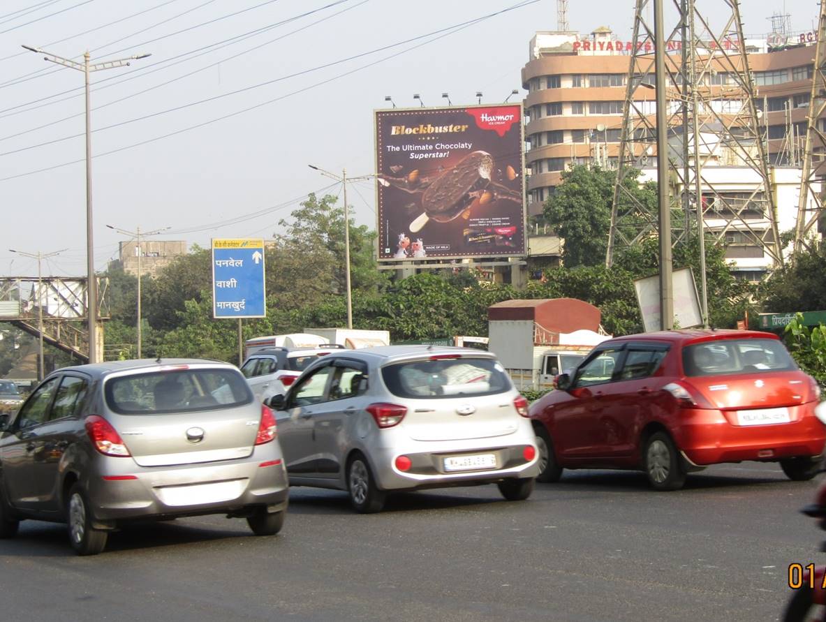Billboard - Sion Chunabhatti ET - Sion Chunabhatti towards EEH & Chembur, Central Side, Mumbai, Maharashtra Billboard - Sion Chunabhatti ET - Sion Chunabhatti towards EEH & Chembur, Central Side, Mumbai, Maharashtra