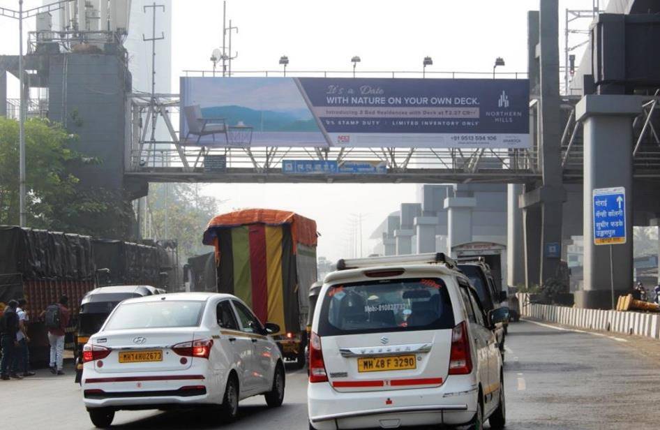 FOB - WEH-Dahisar-Near Shailendra School - towards dahisar,   WESTERN EXPRESS HIGHWAY,   Mumbai,   Maharashtra