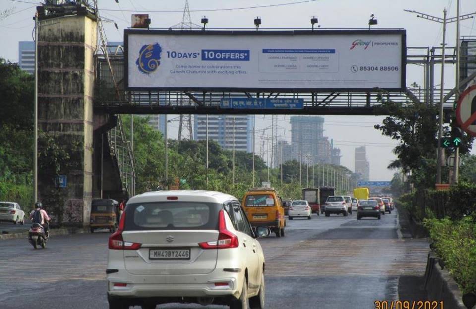 FOB - EEH-Vikhroli-Near Godrej - towards vikhroli,   EASTERN EXPRESS HIGHWAY,   Mumbai,   Maharashtra