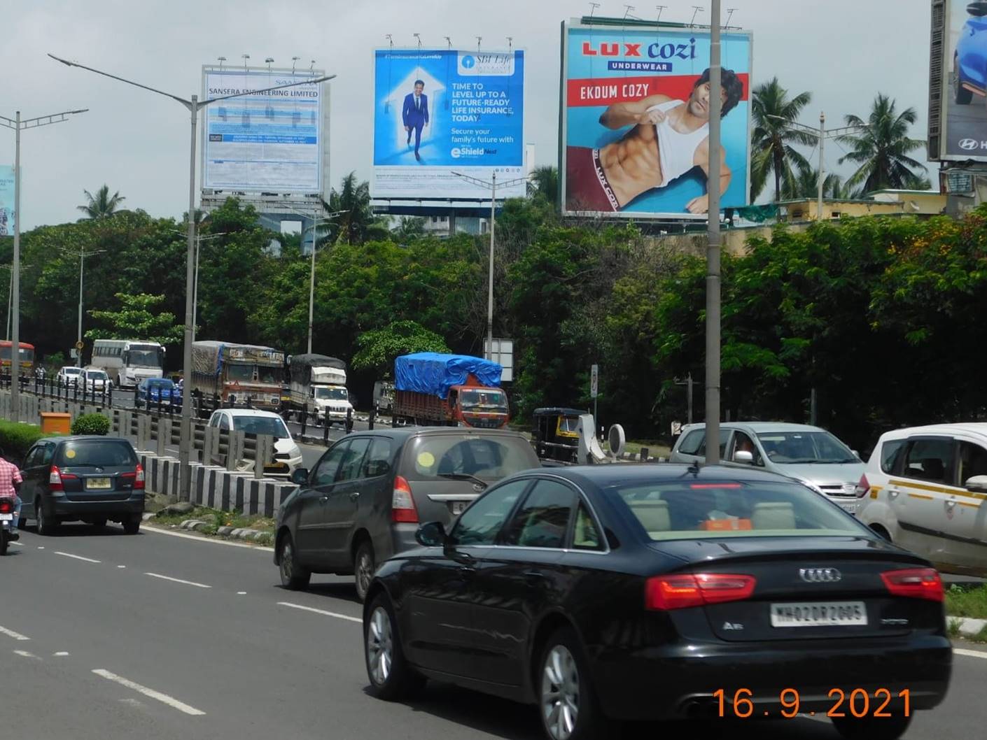 Hoarding - Thackerey Flyover RHS - 40X39 (ET) - Thackerey Flyover RHS, Bandra, Mumbai, Maharashtra Hoarding - Thackerey Flyover RHS - 40X39 (ET) - Thackerey Flyover RHS, Bandra, Mumbai, Maharashtra
