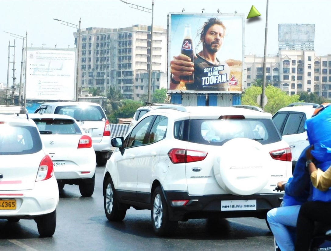 Billboard - WEH Vakola on Flyover Right Side - SV road Sealink & Causeway to Airport & Borivali, andheri, Mumbai, Maharashtra Billboard - WEH Vakola on Flyover Right Side - SV road Sealink & Causeway to Airport & Borivali, andheri, Mumbai, Maharashtra