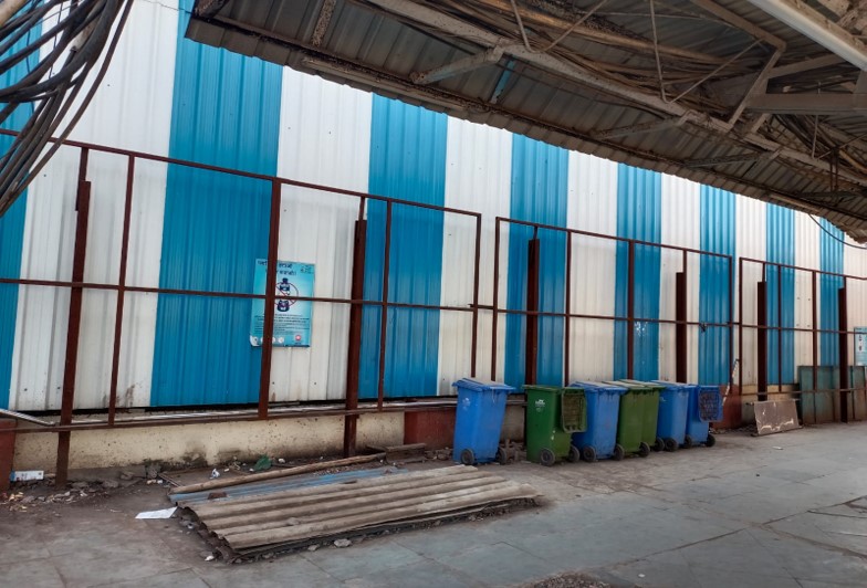 Hoarding - Near Escalator - facing Platform No1, 2 & 3, Ambernath, Mumbai, Maharashtra Hoarding - Near Escalator - facing Platform No1, 2 & 3, Ambernath, Mumbai, Maharashtra
