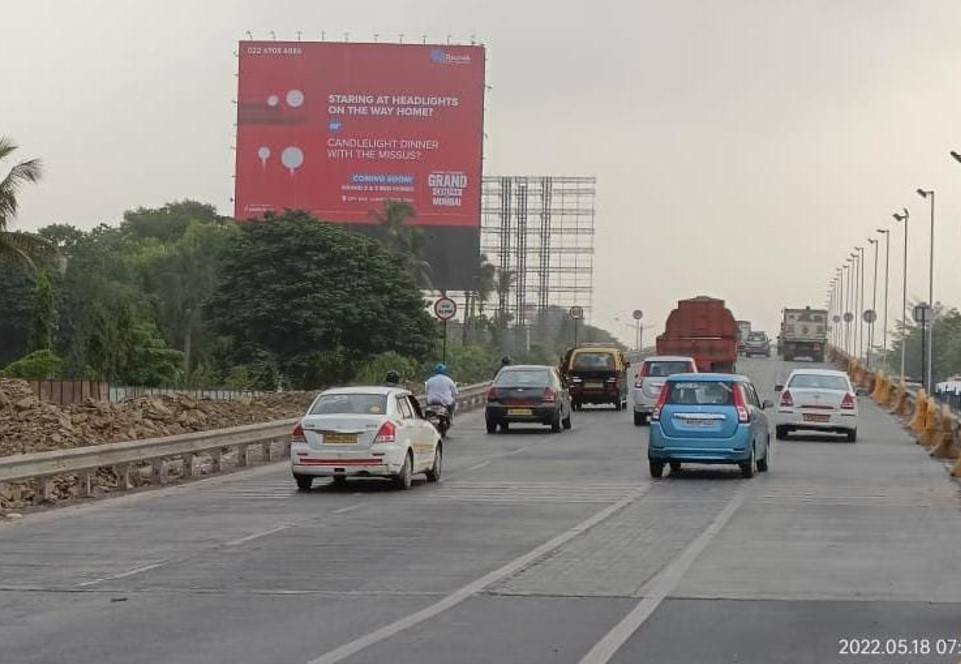 Hoarding - ET 001 - Ghatkopar EEH Going towards Mulund - near Adani Project, Thane, Thane, Maharashtra Hoarding - ET 001 - Ghatkopar EEH Going towards Mulund - near Adani Project, Thane, Thane, Maharashtra