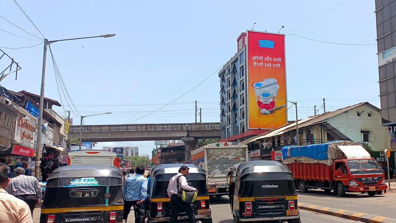 Hoarding - Andheri S V rd. - facing Jogeshwari proceeding towards Andheri st., Andheri, MUMBAI, Maharashtra Hoarding - Andheri S V rd. - facing Jogeshwari proceeding towards Andheri st., Andheri, MUMBAI, Maharashtra