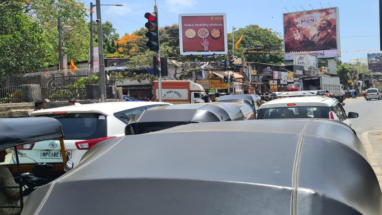 Hoarding - Juhu SNDT - juhu chowpatty towards linking rd & santacruz, JUHU, MUMBAI, Maharashtra Hoarding - Juhu SNDT - juhu chowpatty towards linking rd & santacruz, JUHU, MUMBAI, Maharashtra