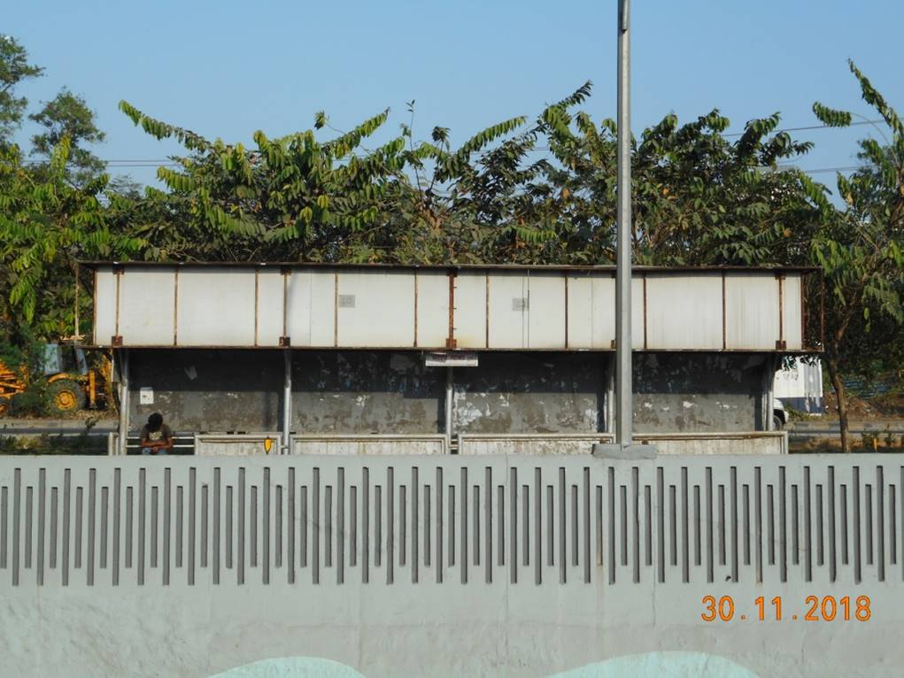 Bus Queue Shelter - Mahape Darga. (Outside),   Thane Belapur Road,   Navi Mumbai,   Maharashtra