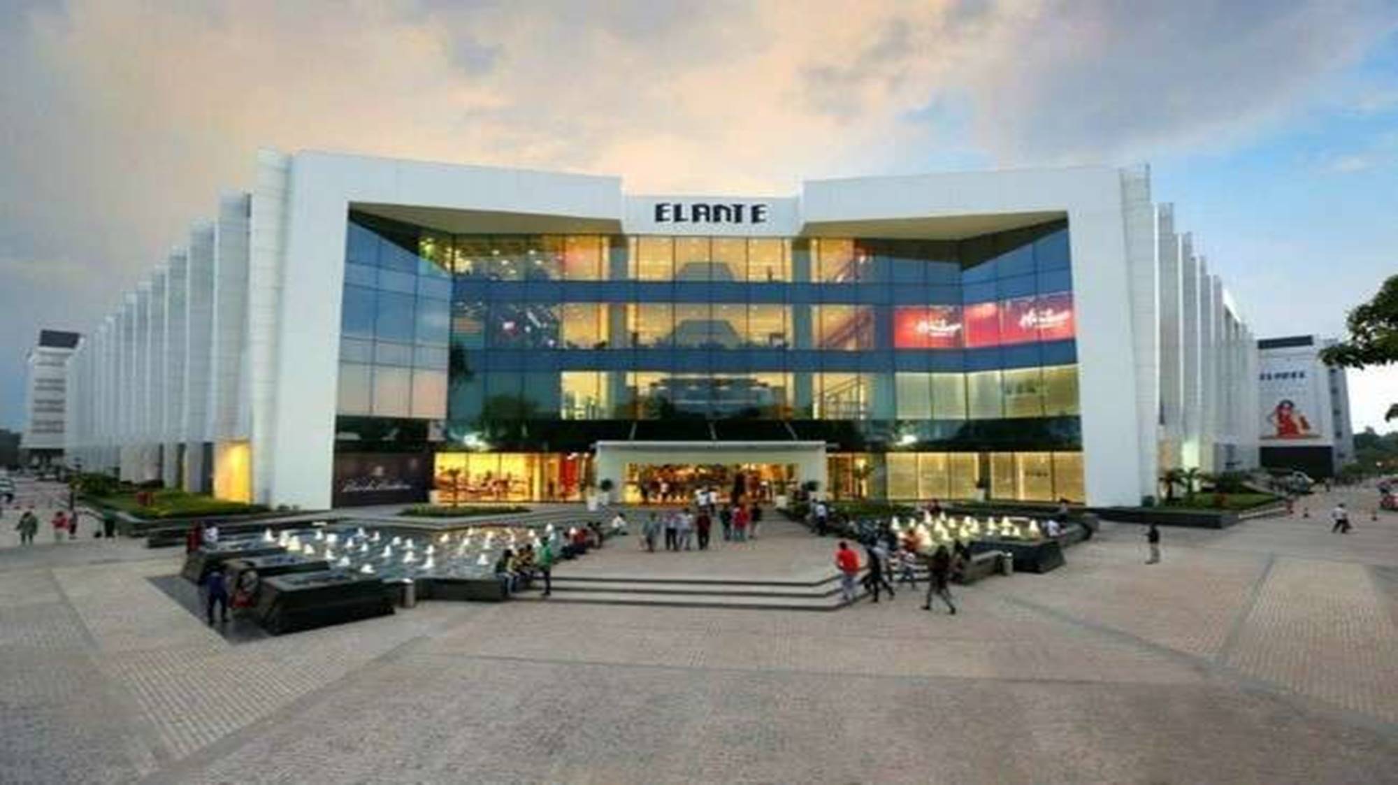 LED - 15 seconds - Elante Mall DIGITAL Piller - 2 sides, Chandigarh, Punjab LED - 15 seconds - Elante Mall DIGITAL Piller - 2 sides, Chandigarh, Punjab
