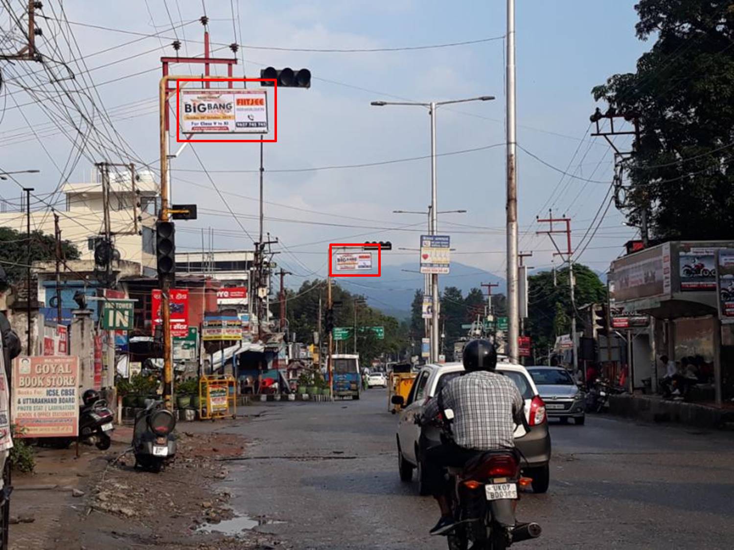 Traffic Signals-Sahastradhara  Chowk,  Dehradoon, Uttarakhand