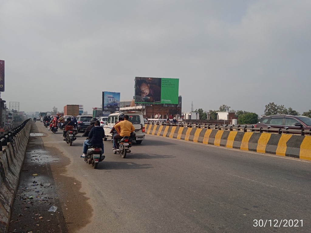 Billboard - Matiyari Flyover Fcg. BBD University, Lucknow, Uttar Pradesh Billboard - Matiyari Flyover Fcg. BBD University, Lucknow, Uttar Pradesh