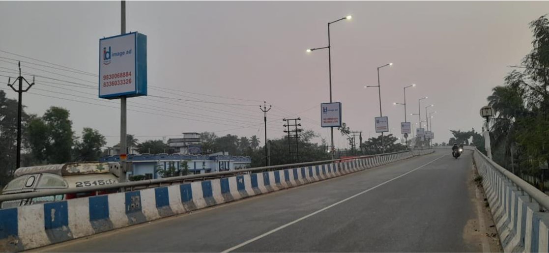 Lampost - Uluberia fly over, Howrah, West Bengal Lampost - Uluberia fly over, Howrah, West Bengal